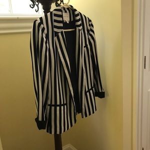 Spring/summer blazer.  Light and fun!